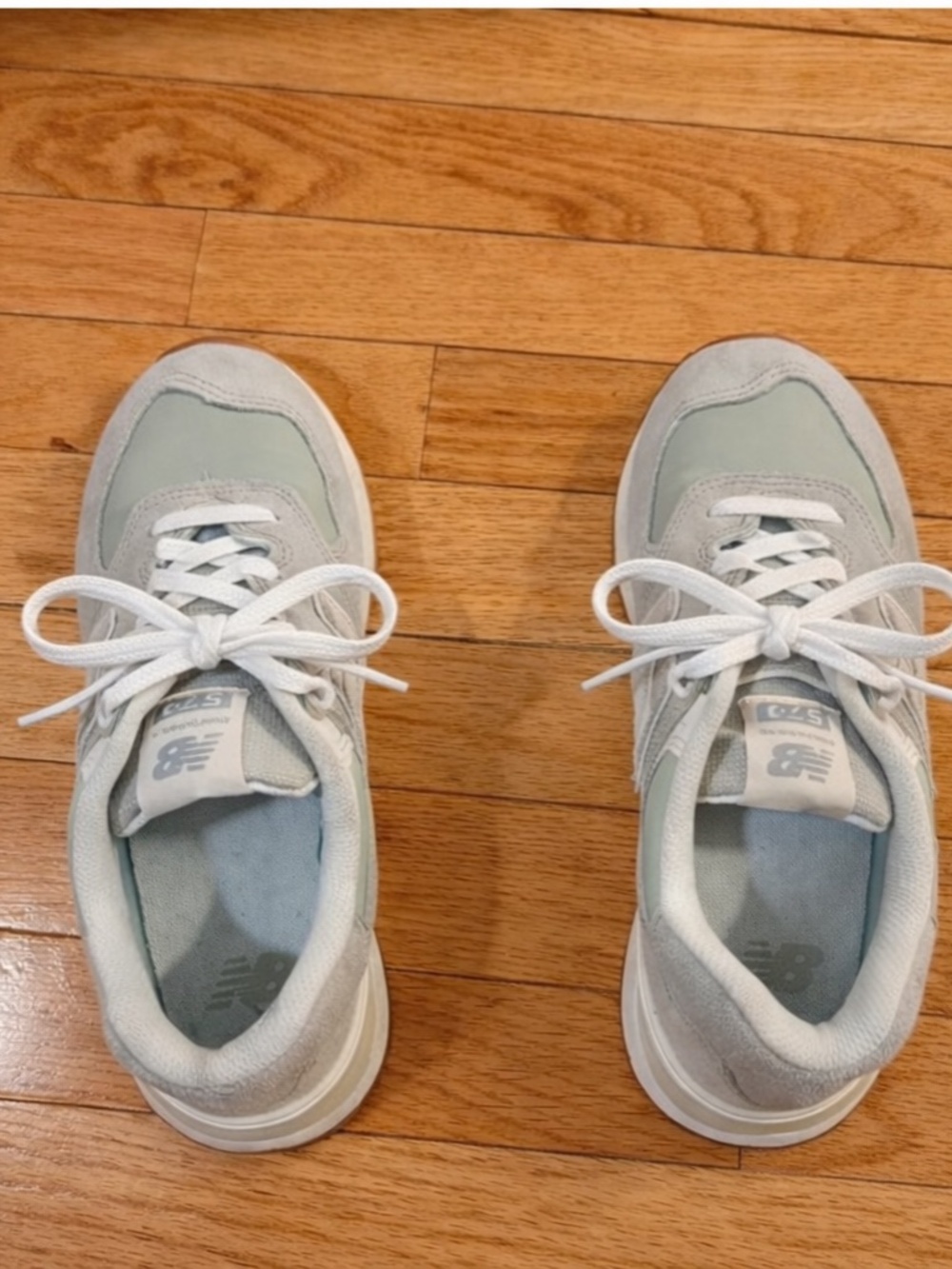 Women's Size 8 New Balance Classic
